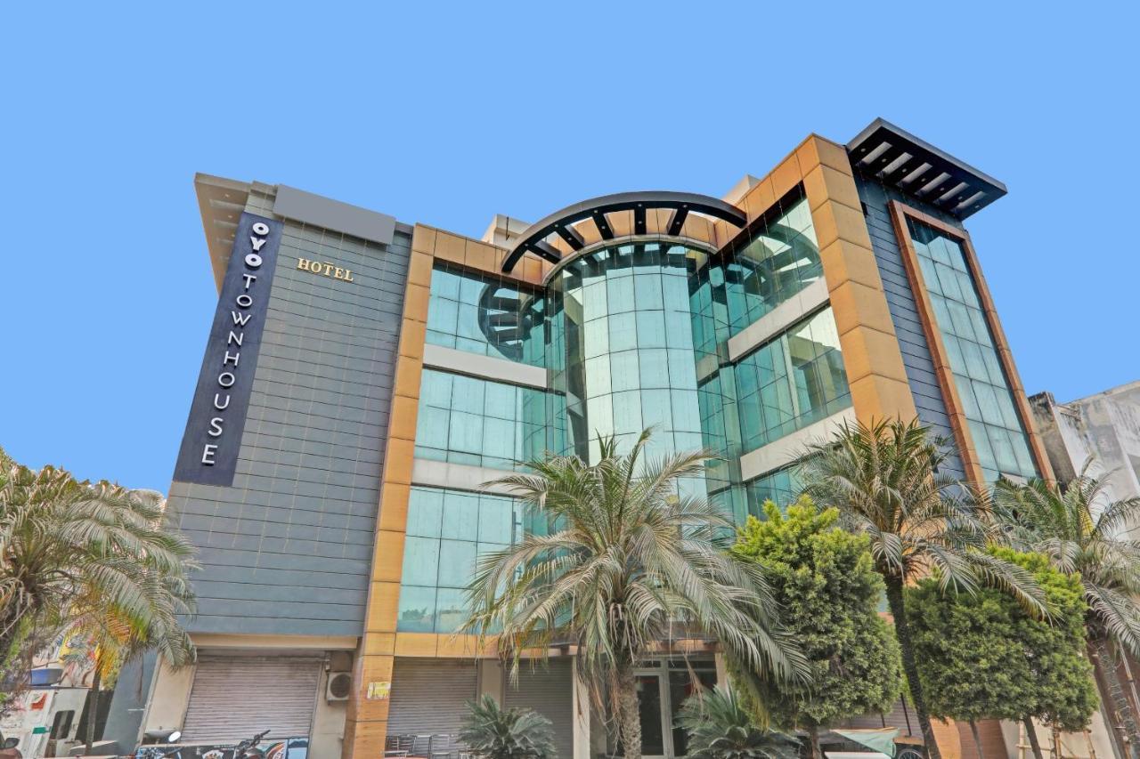 Townhouse 1150 Hotel Dayal Palace Chinhat Bagian luar foto