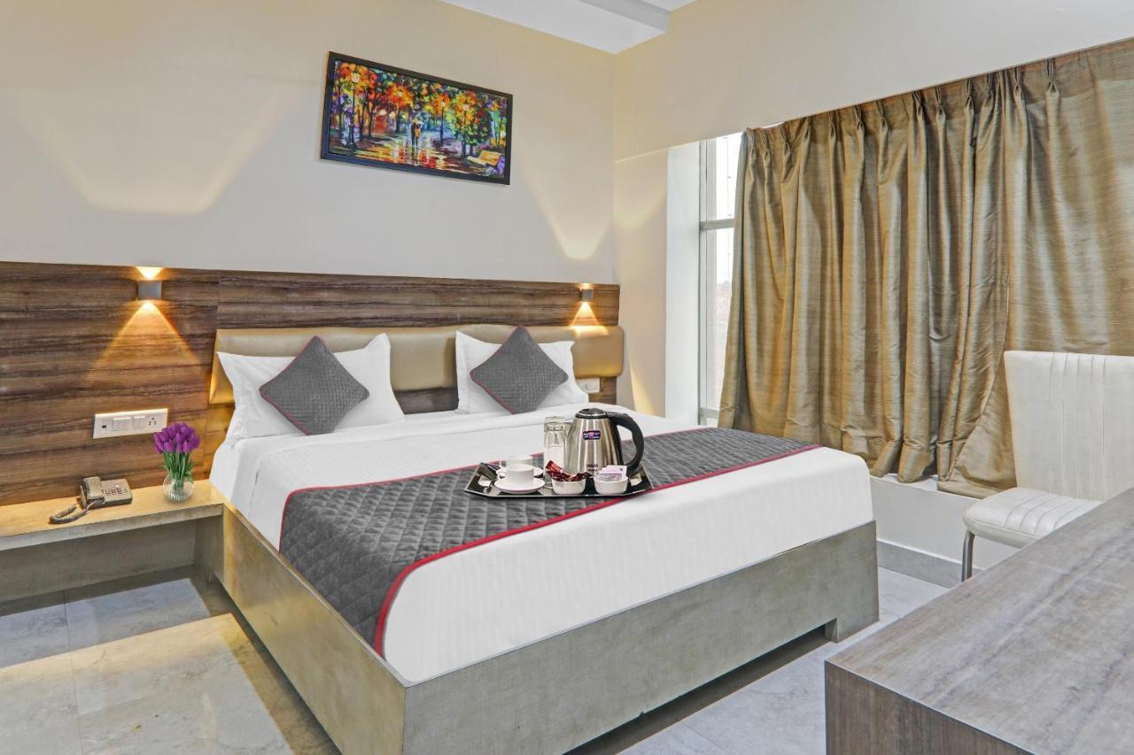 Townhouse 1150 Hotel Dayal Palace Chinhat Bagian luar foto