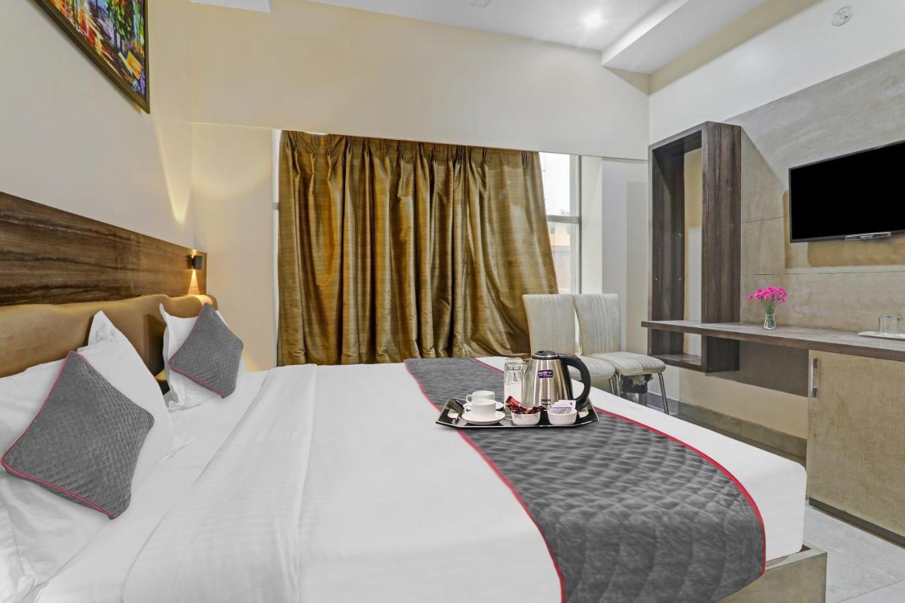 Townhouse 1150 Hotel Dayal Palace Chinhat Bagian luar foto