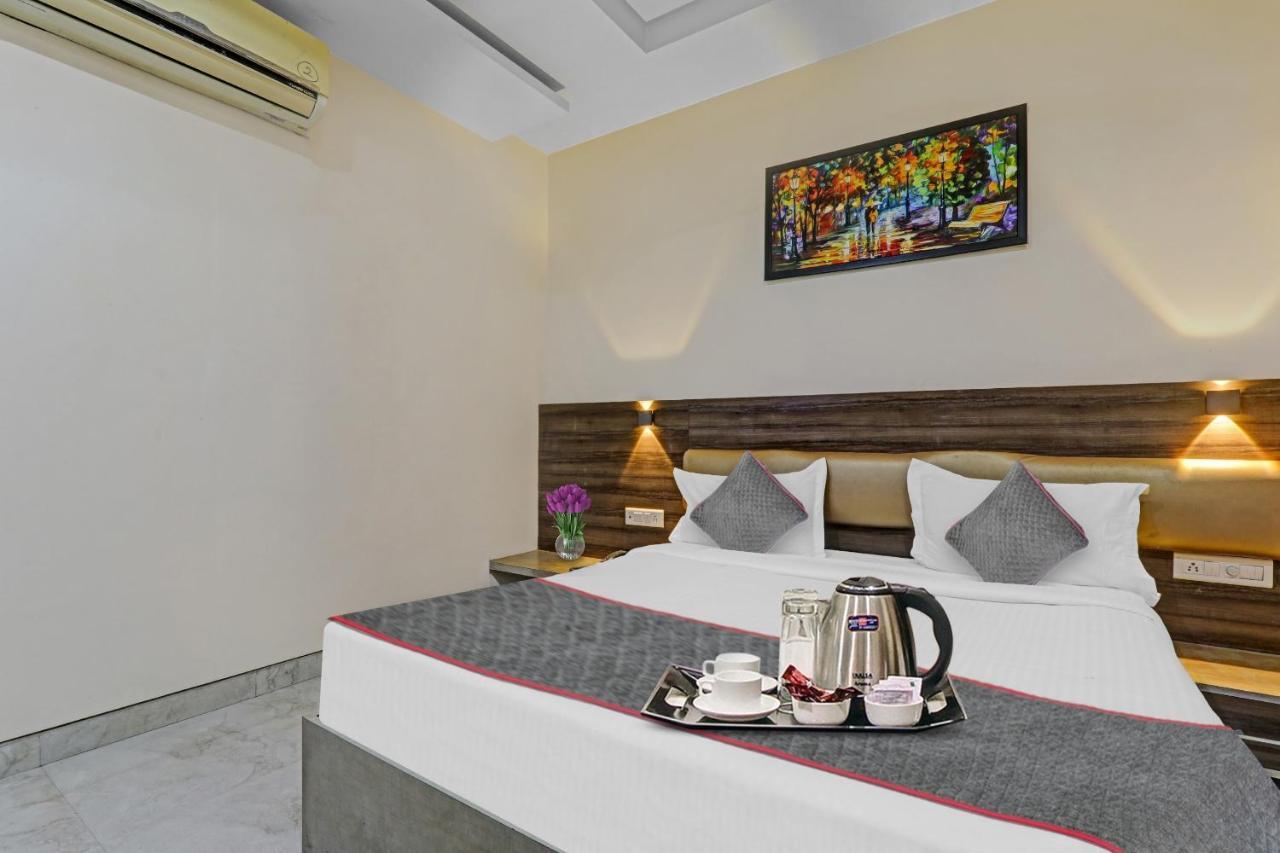 Townhouse 1150 Hotel Dayal Palace Chinhat Bagian luar foto