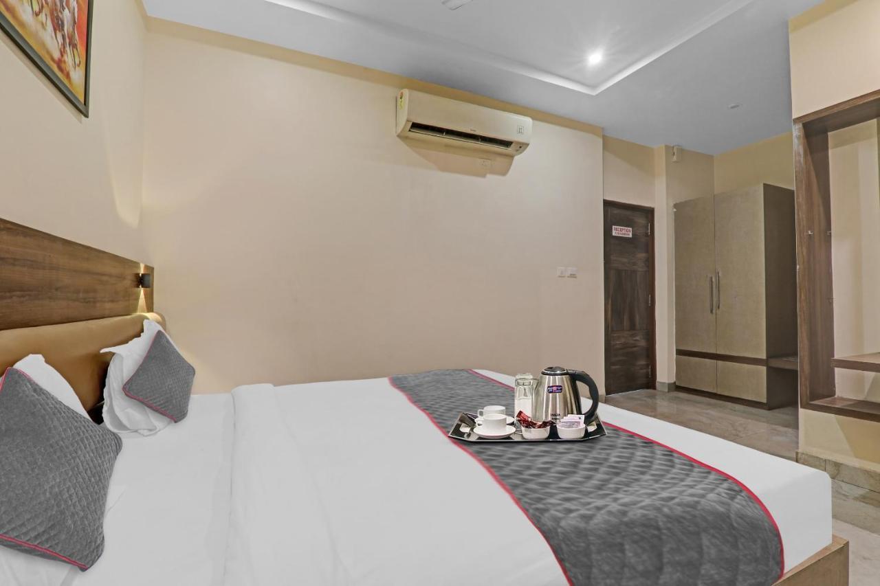 Townhouse 1150 Hotel Dayal Palace Chinhat Bagian luar foto