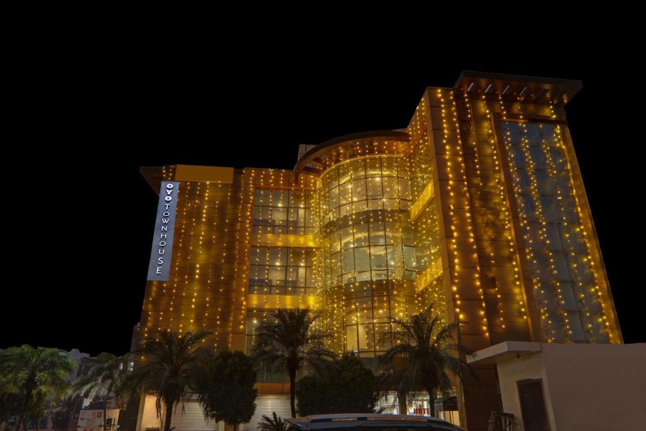 Townhouse 1150 Hotel Dayal Palace Chinhat Bagian luar foto