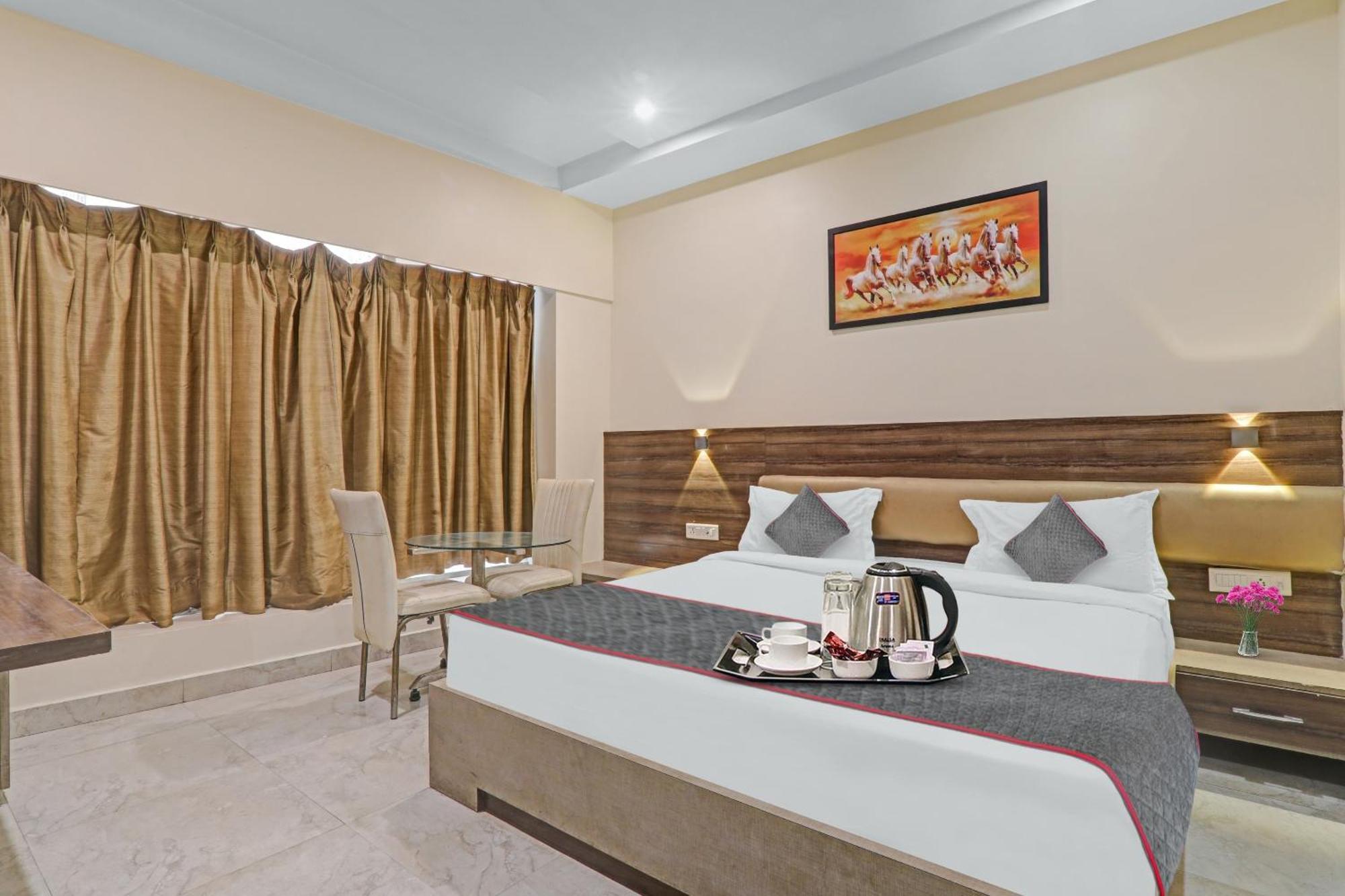 Townhouse 1150 Hotel Dayal Palace Chinhat Bagian luar foto