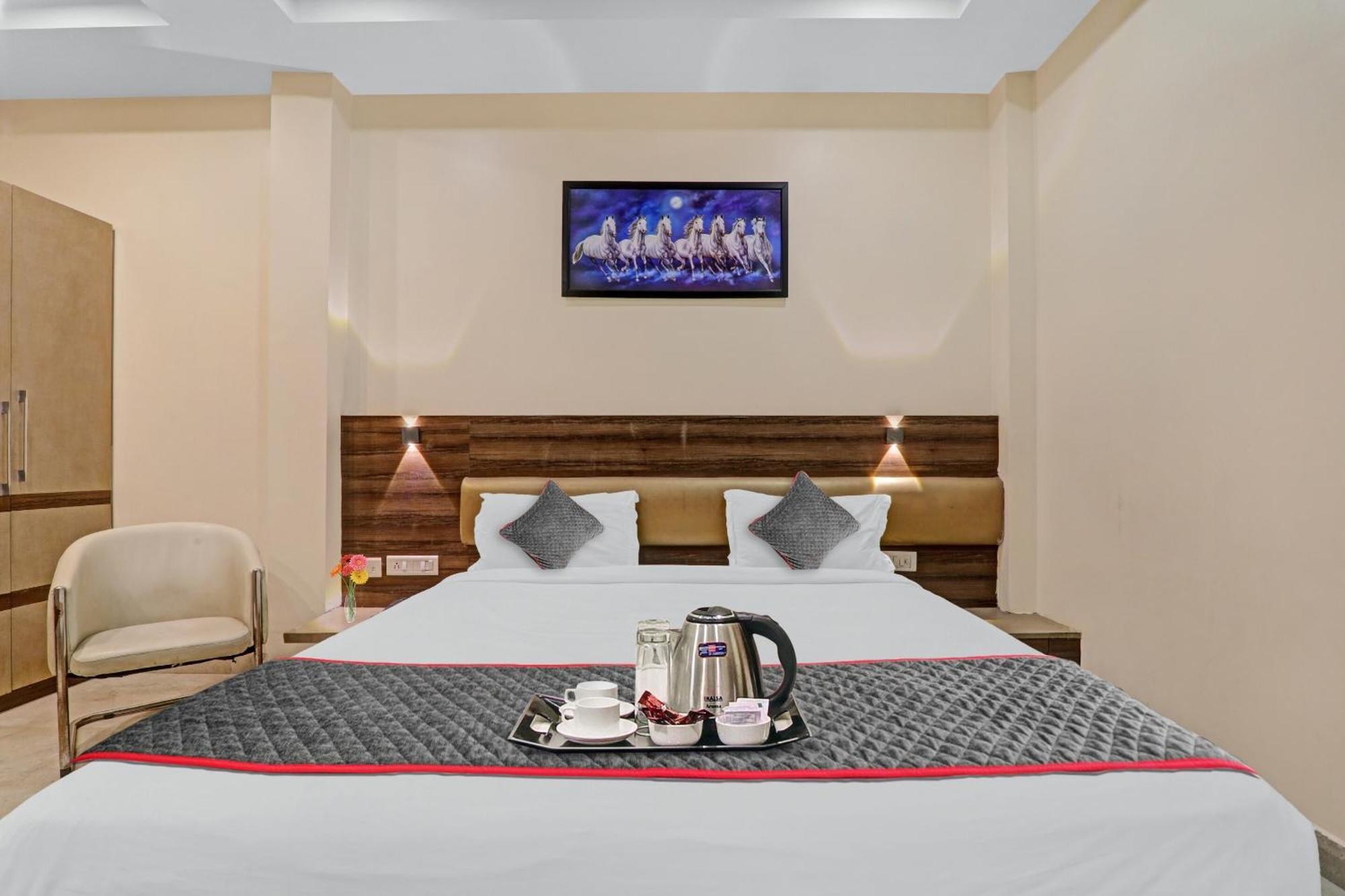 Townhouse 1150 Hotel Dayal Palace Chinhat Bagian luar foto
