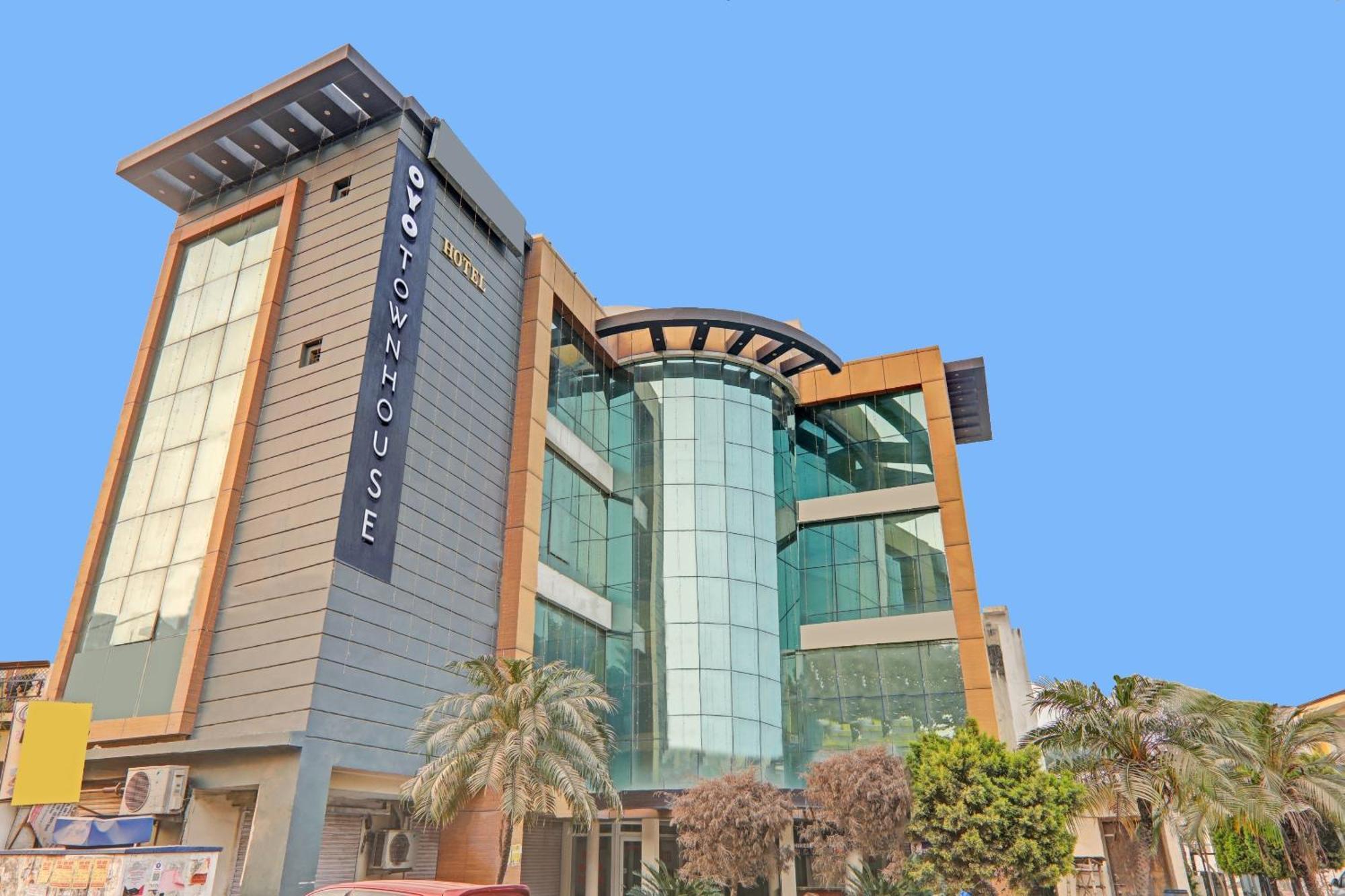 Townhouse 1150 Hotel Dayal Palace Chinhat Bagian luar foto