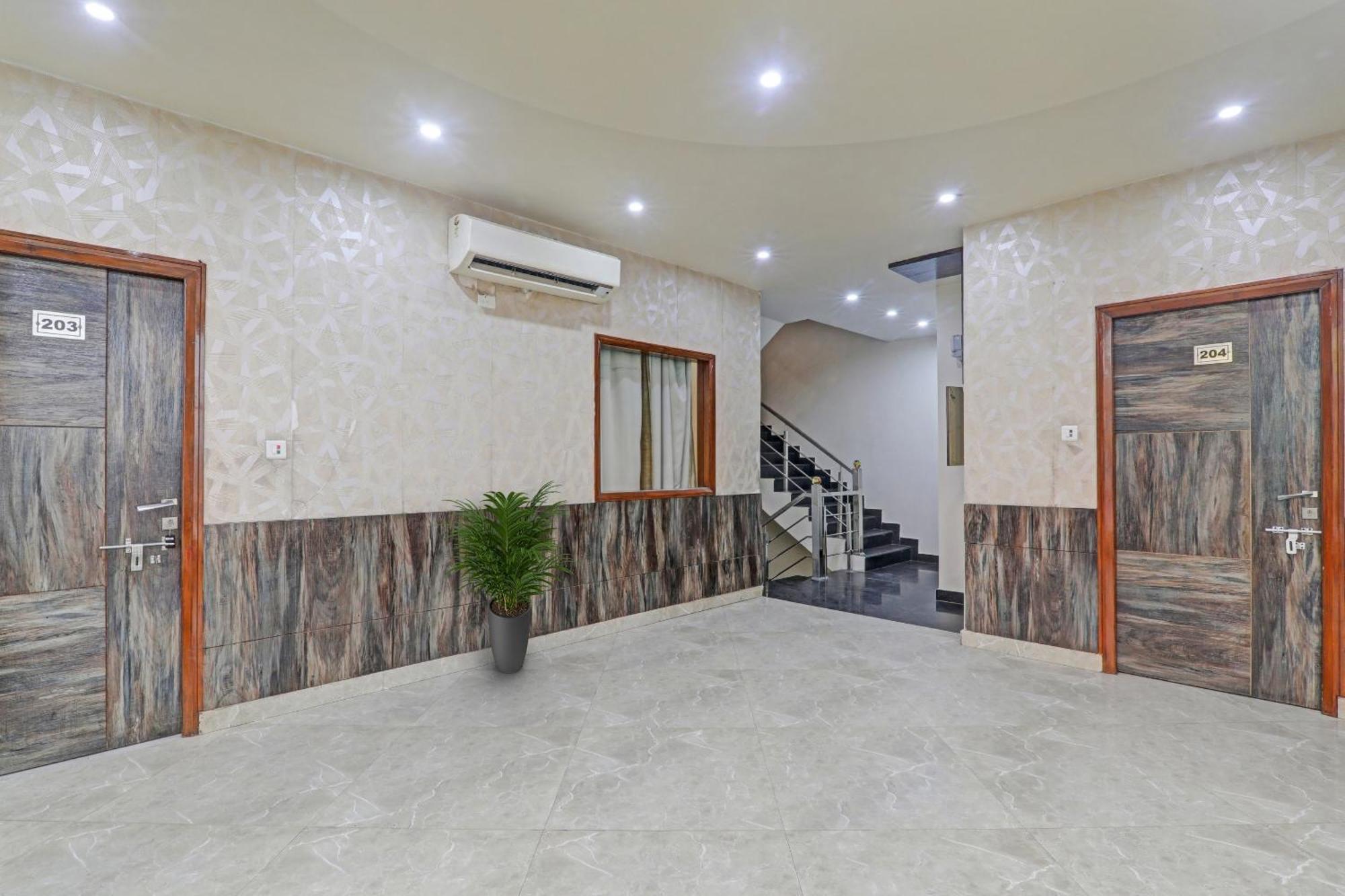 Townhouse 1150 Hotel Dayal Palace Chinhat Bagian luar foto