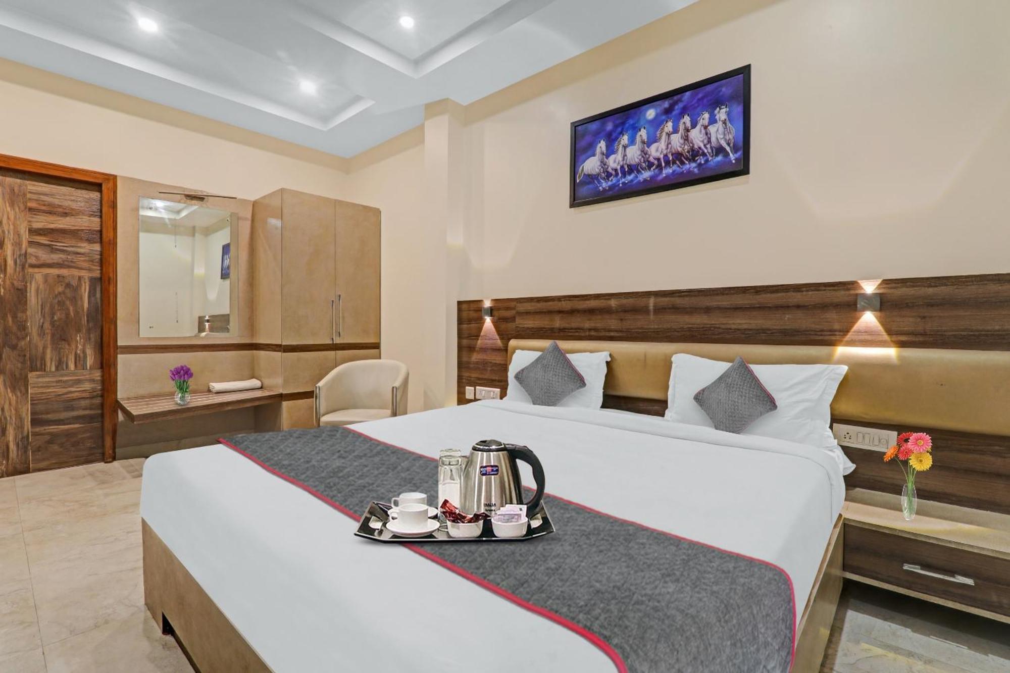 Townhouse 1150 Hotel Dayal Palace Chinhat Bagian luar foto