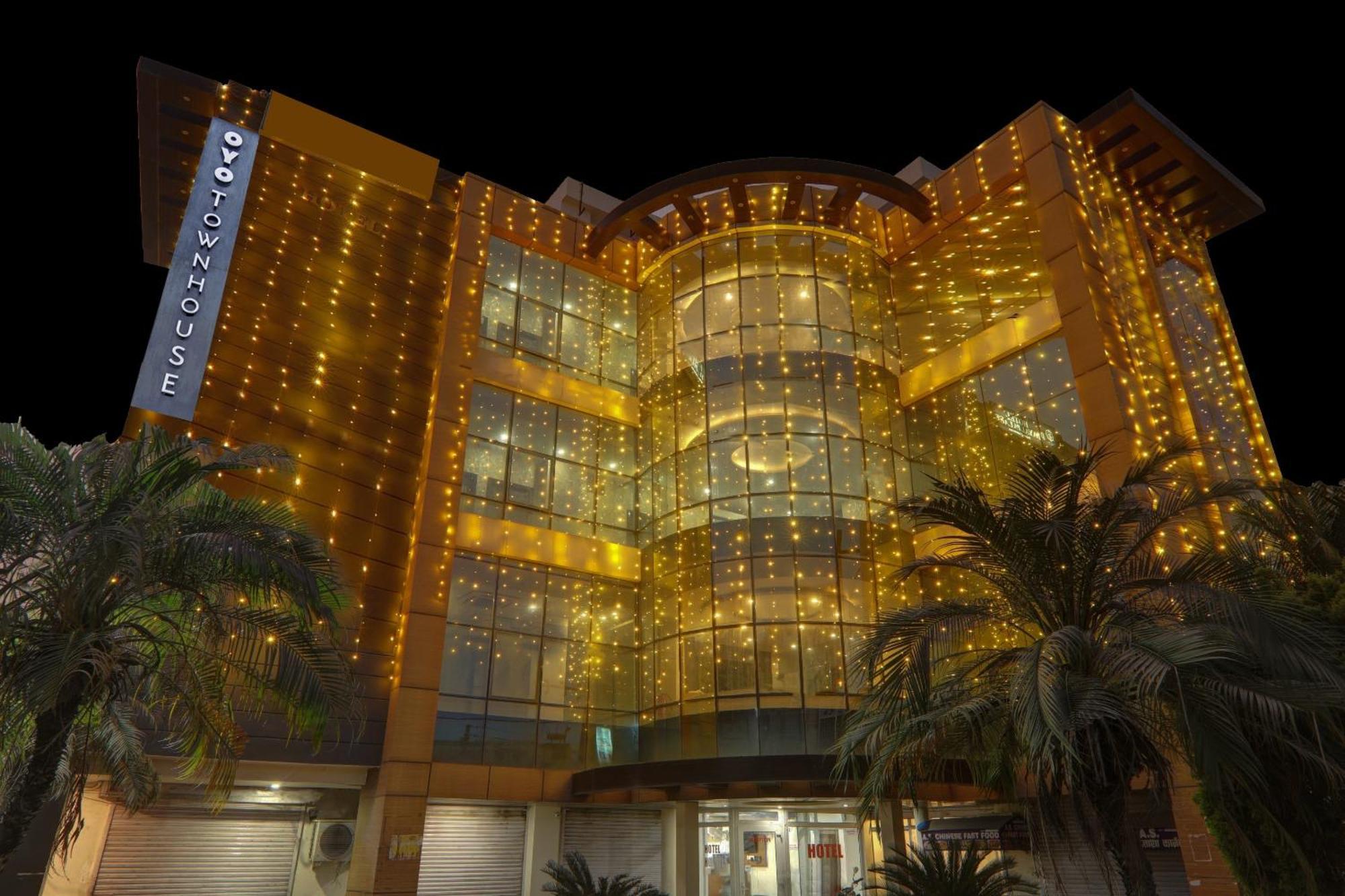 Townhouse 1150 Hotel Dayal Palace Chinhat Bagian luar foto