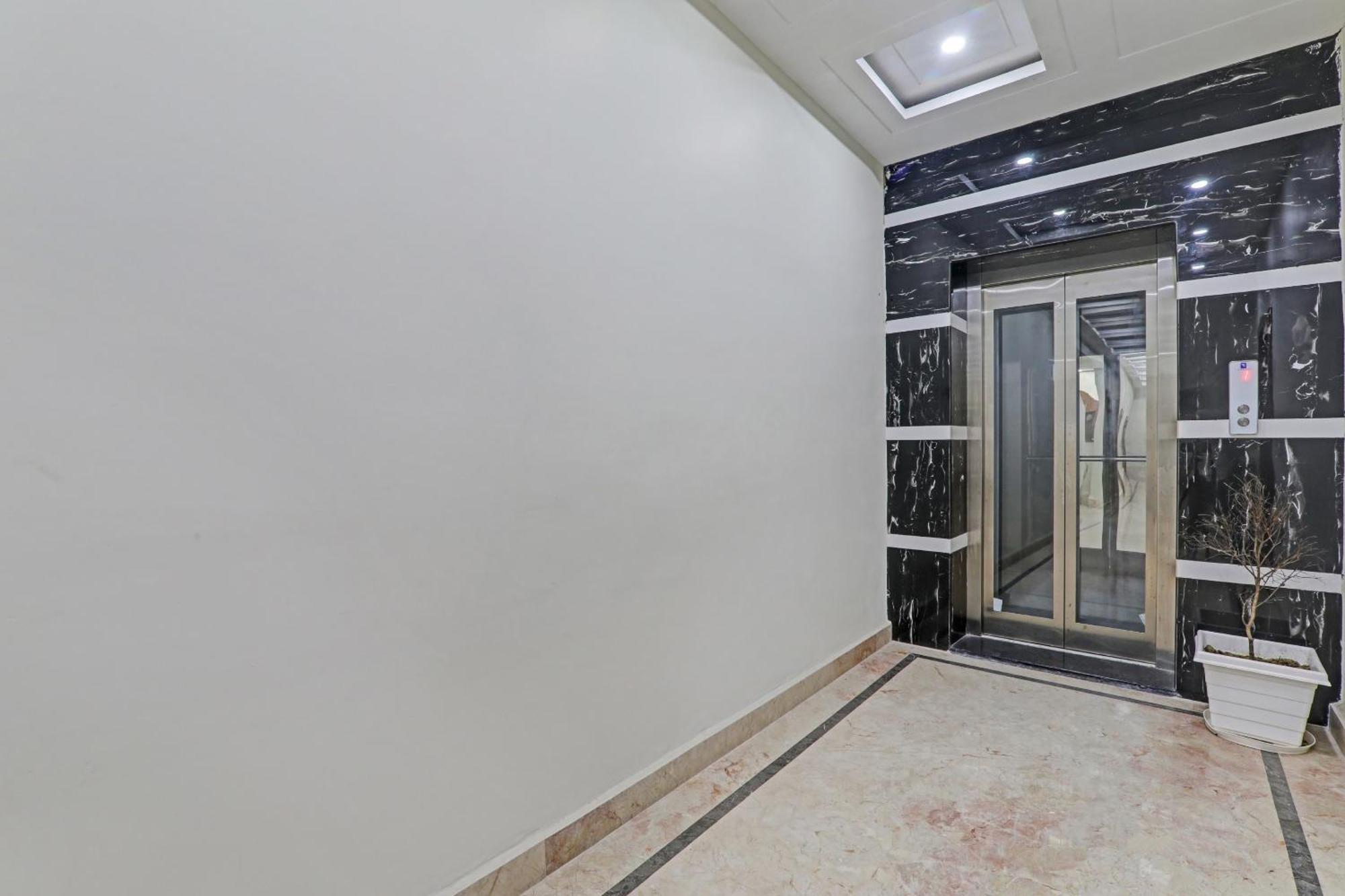 Townhouse 1150 Hotel Dayal Palace Chinhat Bagian luar foto