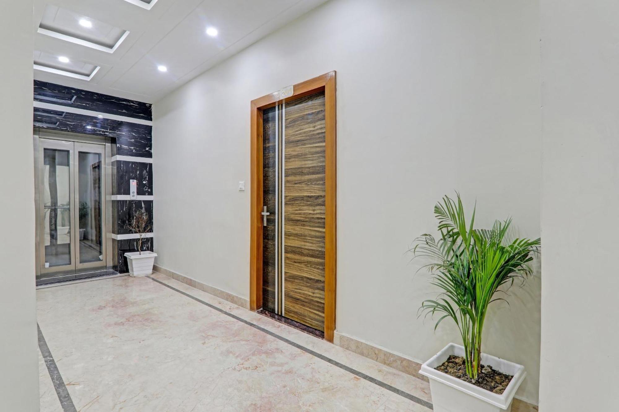 Townhouse 1150 Hotel Dayal Palace Chinhat Bagian luar foto